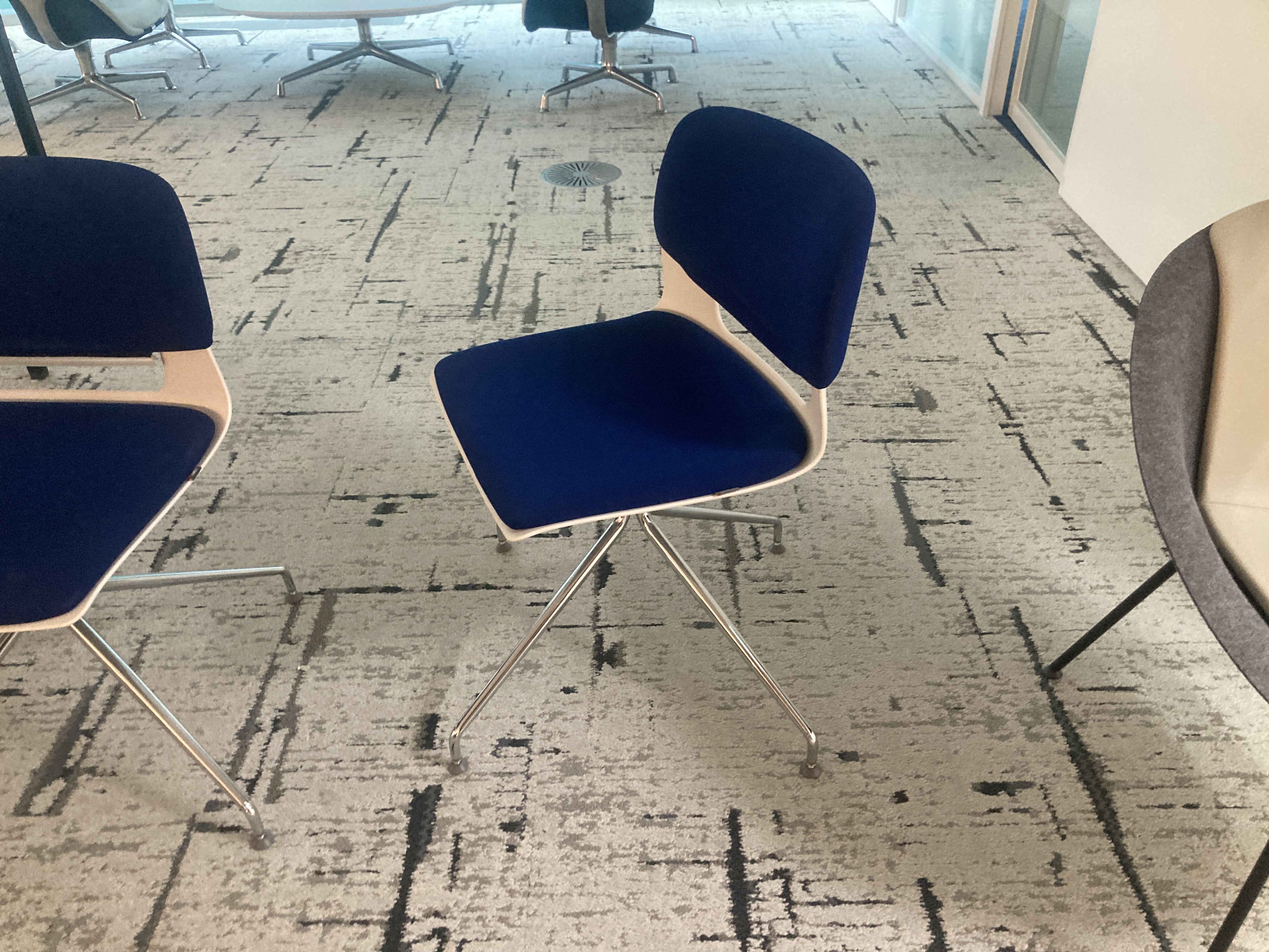 퍼시스 버튼 회의의자[럭스타입(360도회전가능)