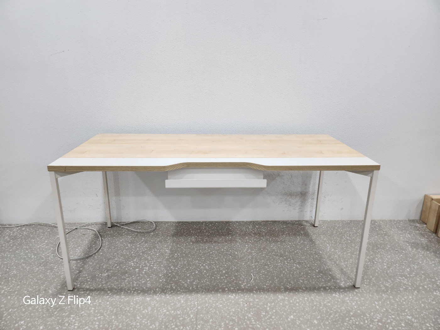 데스커 1600*700 책상[메이플+화이트]-2개성남예약,4개 광교예약