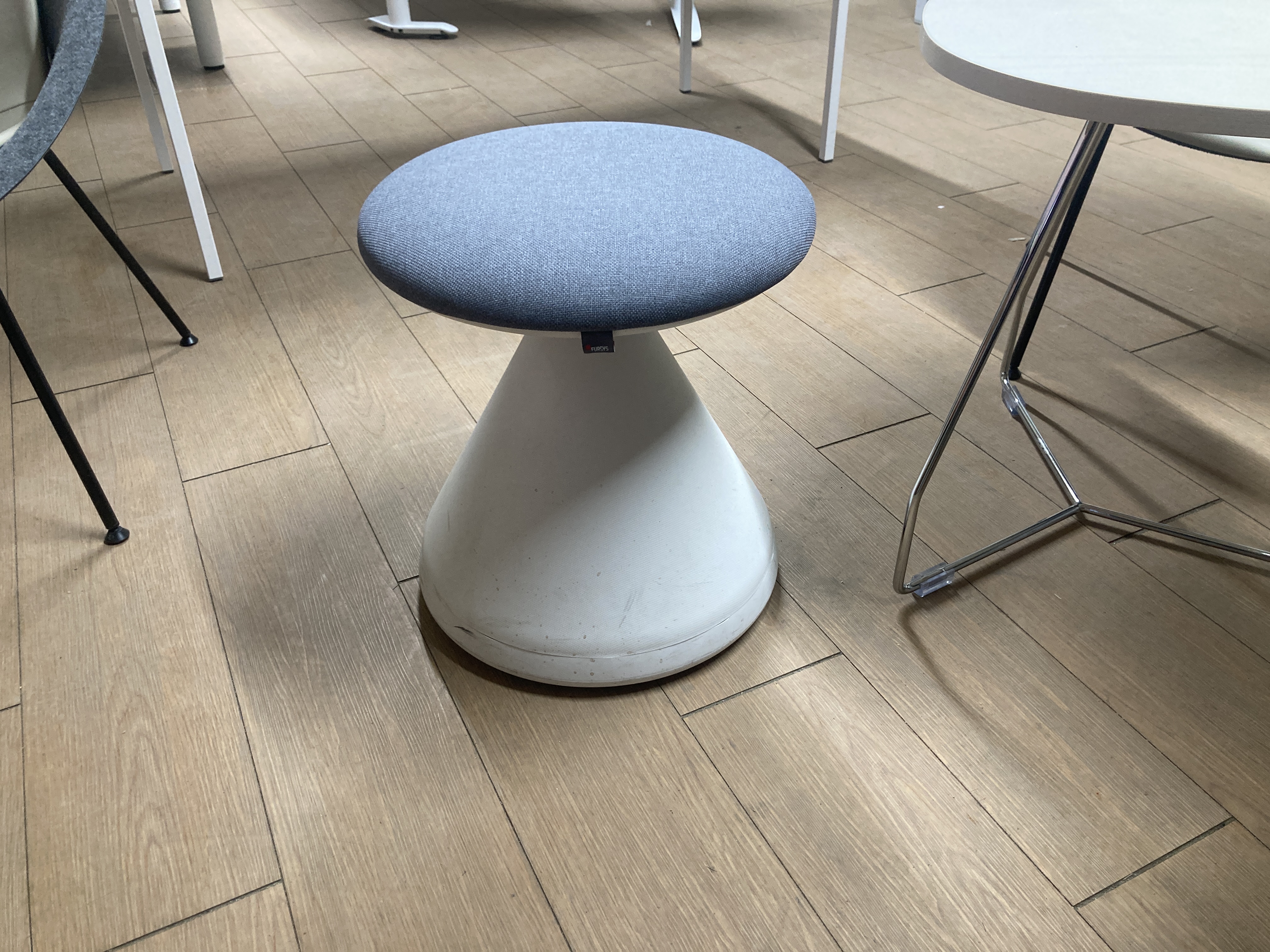 퍼시스 펑거스 스툴의자[캐스터형]CH0022W