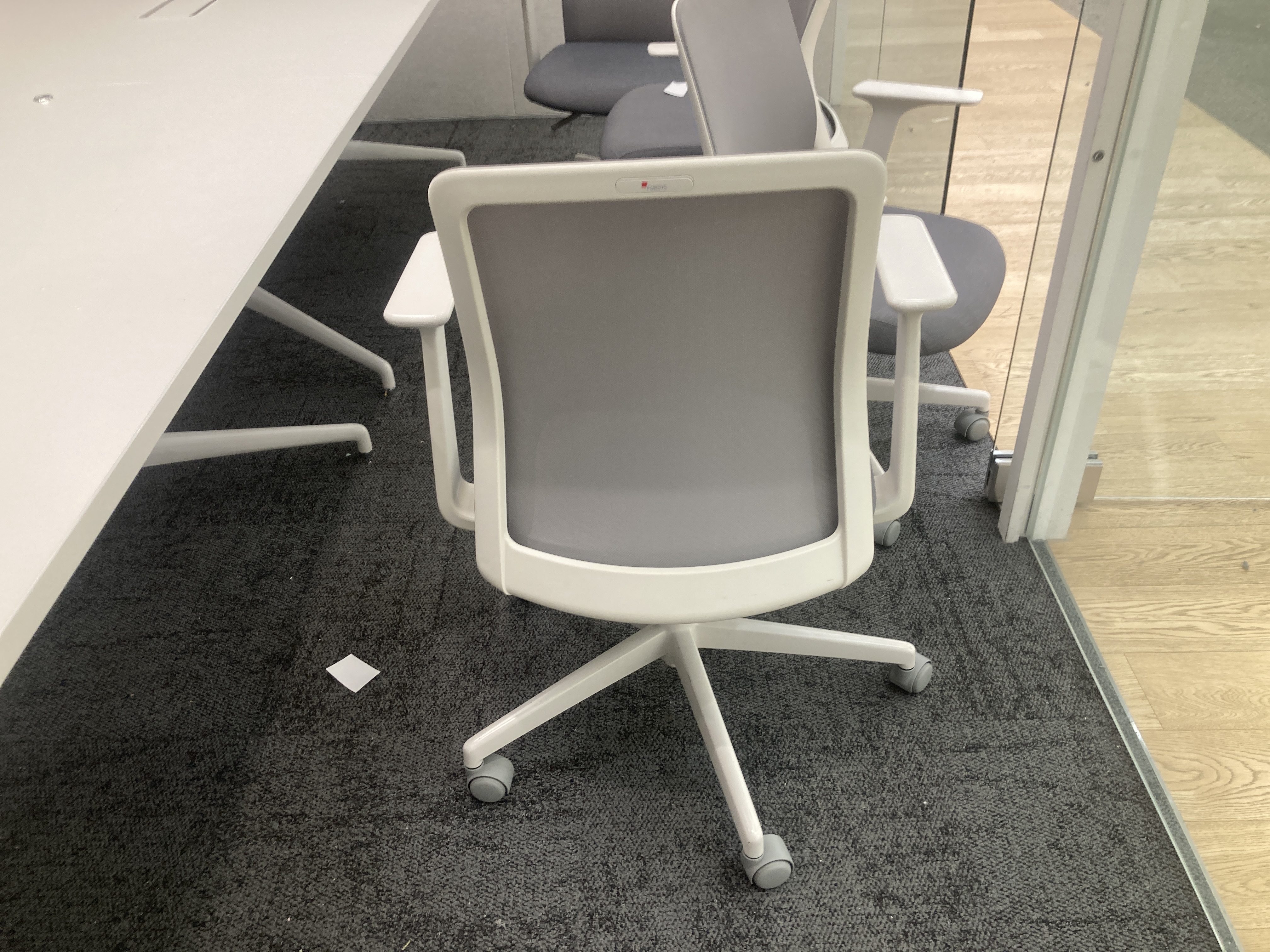 퍼시스 어라운드회의의자CH6201W